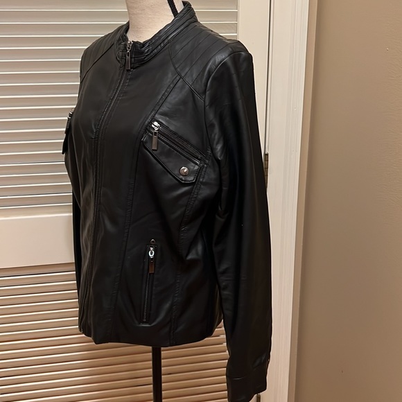 Apt 9 Faux Leather Moto Jacket in Black, Size Large, EUC - Picture 6 of 17